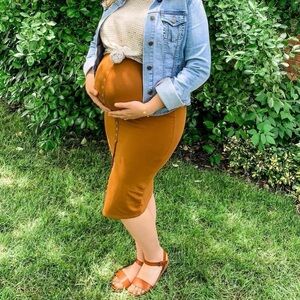 Maternity & Postpartum Button Skirt